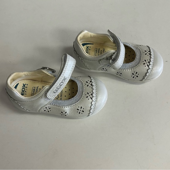 GEOX RESPIRA BABY GIRL SHOES IN CREAM AND SILVER COLOUR IN SIZE 21 - Picture 3 of 6